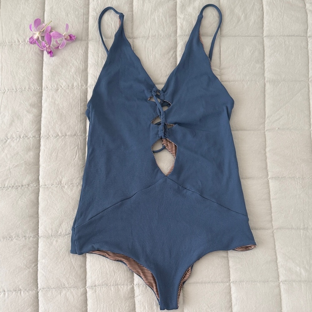Acacia Kokomo Blue Ribbed